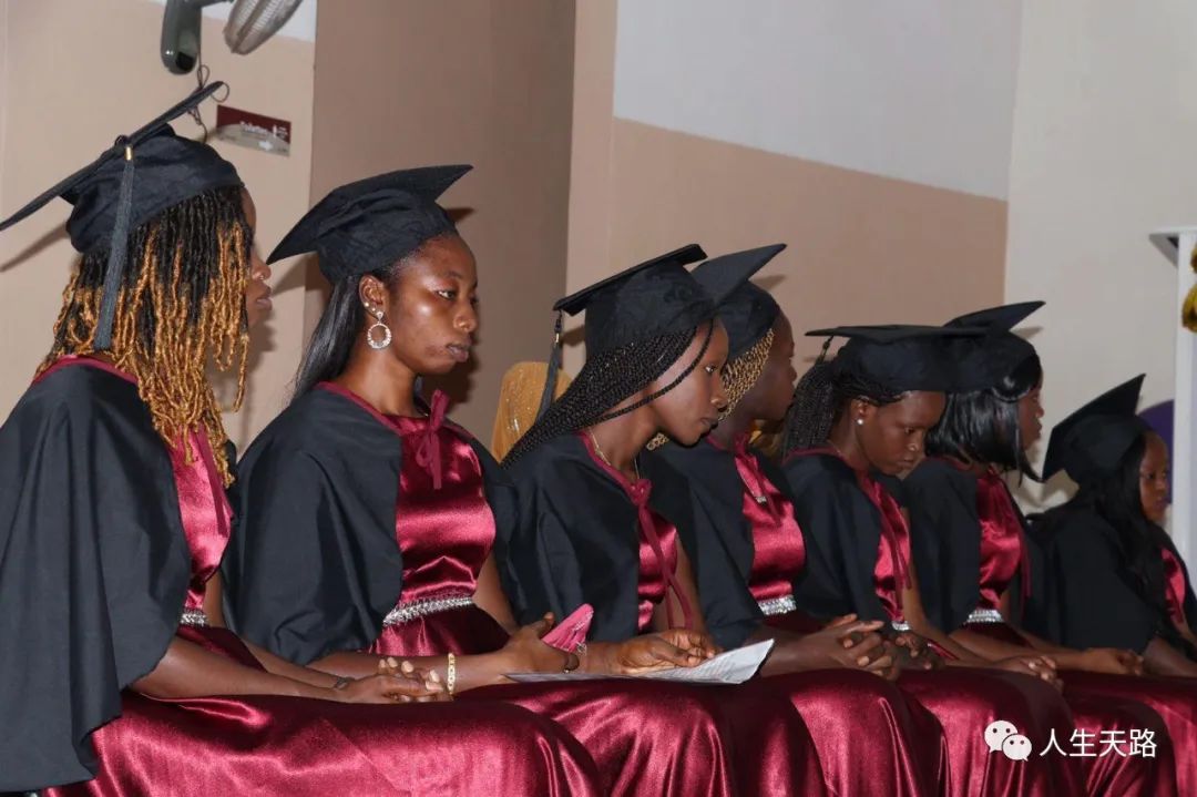 Africa Cries Out Technical School: 52 students of the fourth class graduate